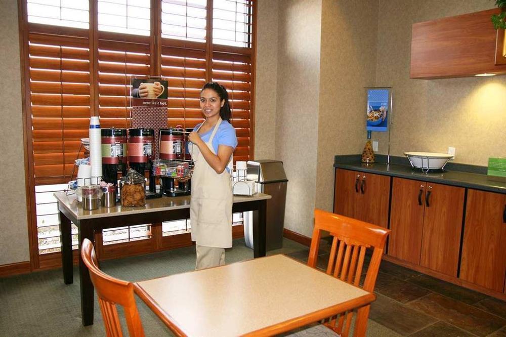 Hampton Inn 툴레 레스토랑 사진